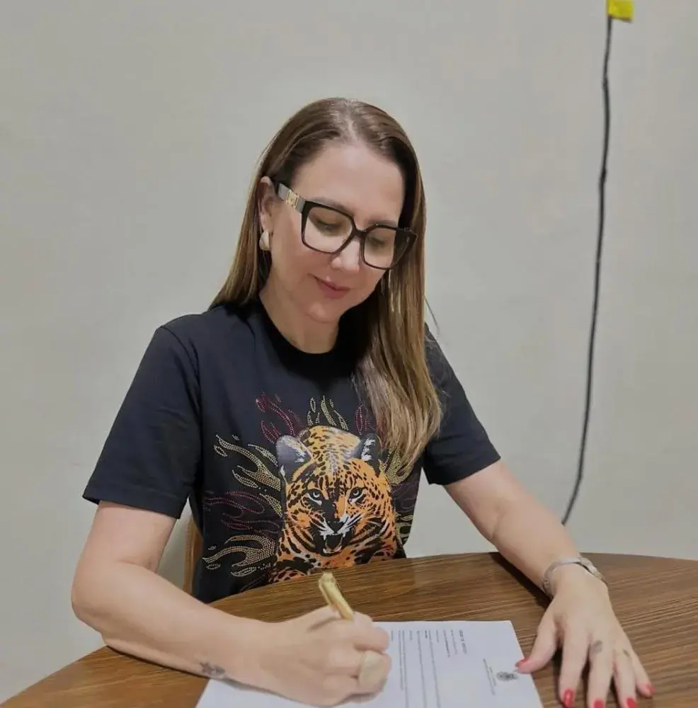 Denise Bayma autoriza obras da nova praça central e anuncia embelezamento de Bom Jesus