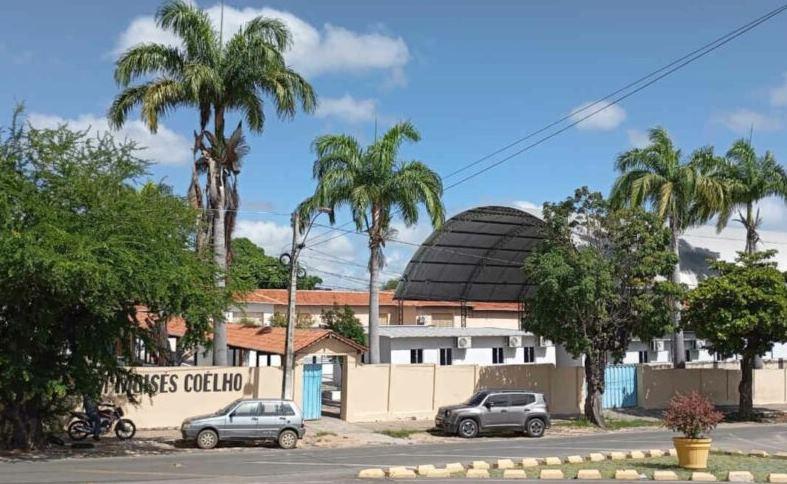 Dom Moisés Coelho não será demolido, mas alunos seguirão em salas modulares durante 2026