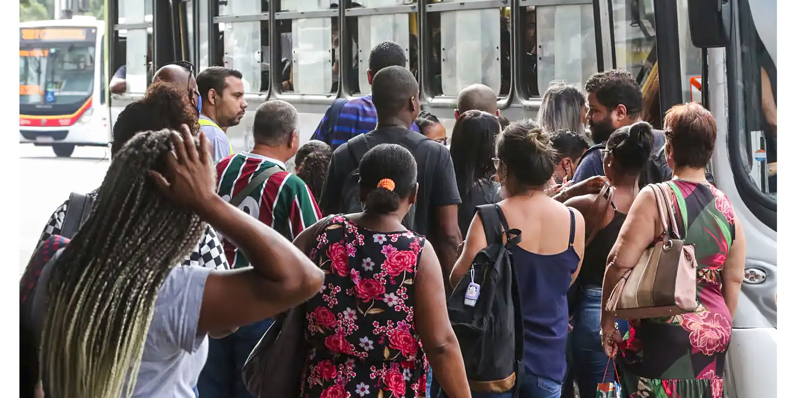 O desemprego mais longo recua 21,7% e atinge o menor nível histórico, revela IBGE