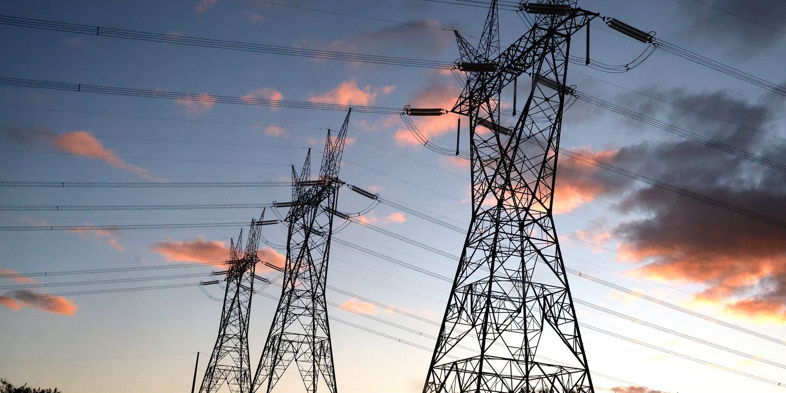 Governo federal renova contratos de energia com distribuidoras em 13 estados