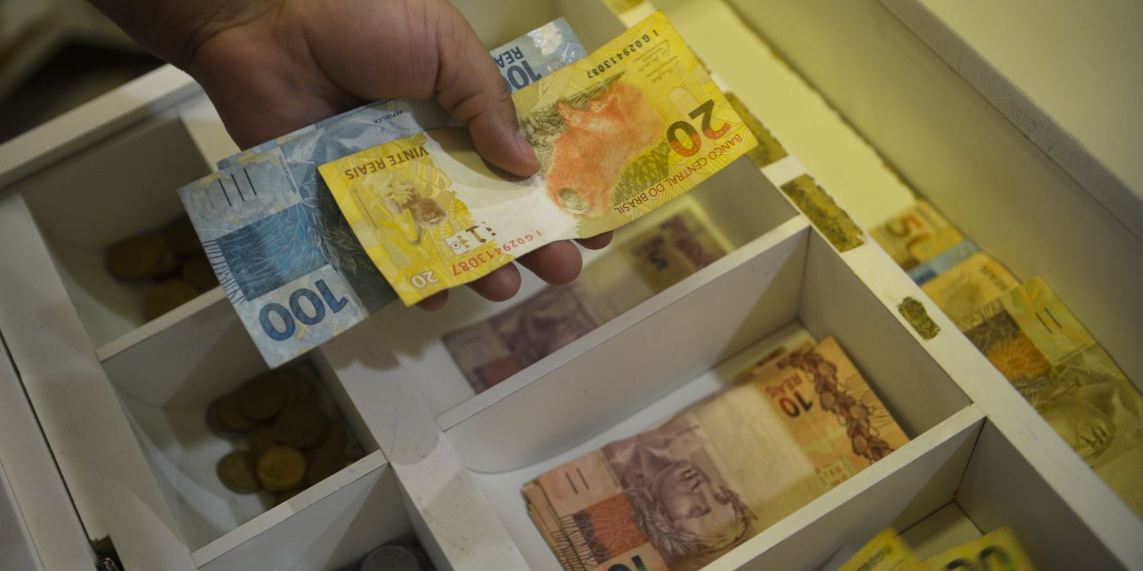 INPC acumulado em 12 meses atinge 4,11% e impacta reajuste de salários