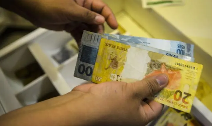 Rendimento médio do trabalhador atinge recorde em 16 estados e no DF