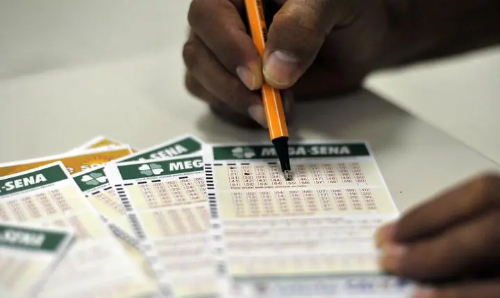 Mega-Sena acumula e sorteio de sábado pode pagar R$ 65 milhões