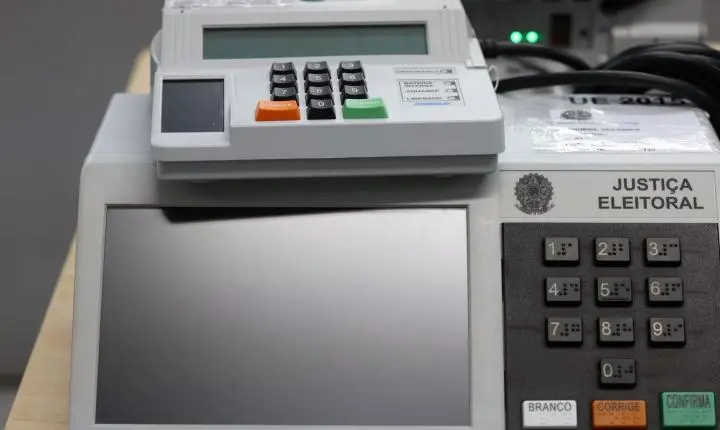 Fake news sobre eleições focam em urnas eletrônicas, aponta pesquisa