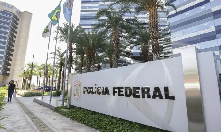 Polícia Federal prende pai de Daniel Vorcaro por liderança de milícia na Operação Compliance Zero